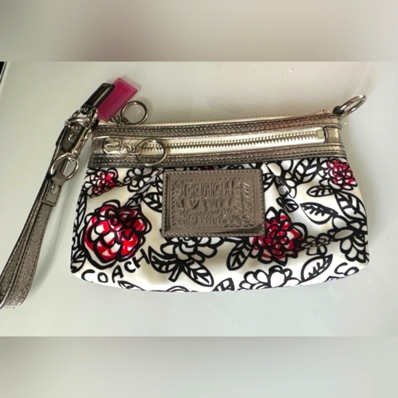Like New Coach Poppy Daisy Floral Graffiti Wristlet - Picture 5 of 9